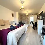 Center - Duplex - Close To Rer Apartment