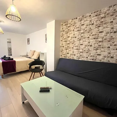 Center - Duplex - Close To Rer شقة سا جيرما أو لي